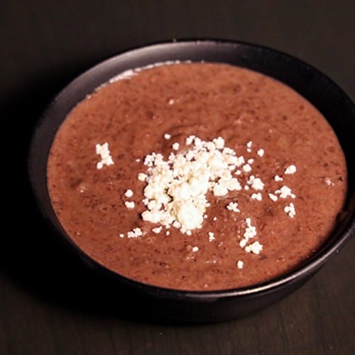 Frijoles Negros Refritos.