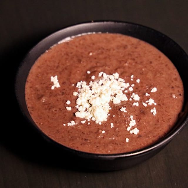 Frijoles Negros Refritos.