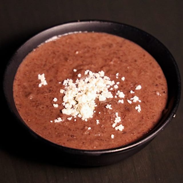 Frijoles Negros Refritos.